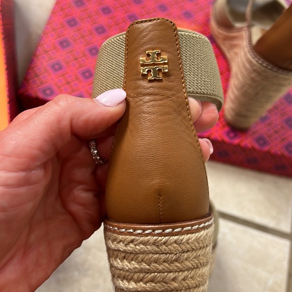 Tory Burch size 8 wedges, nude color - Picture 3 of 8